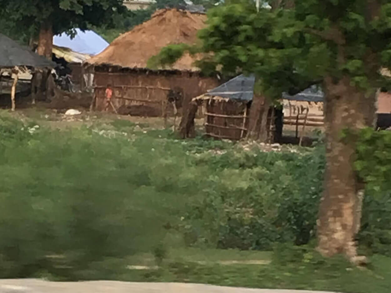 straw-and-stick-homes-india_2